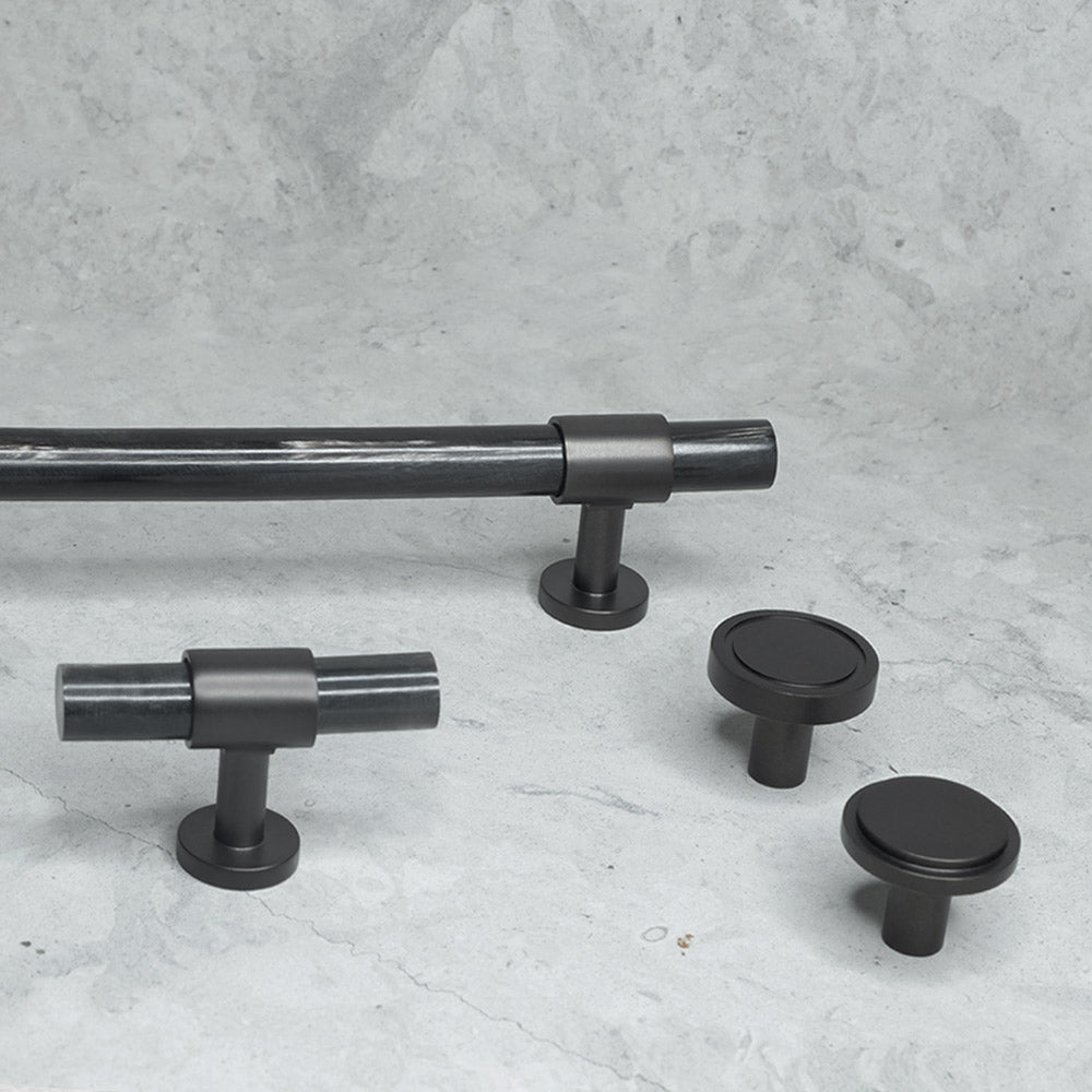 BRANDT luxury hardware SIGNATURE 20 collection of t-bar and pull bars in burnished brass and black horn