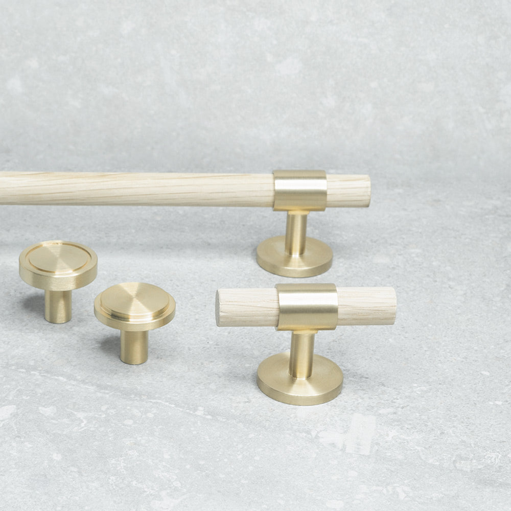 SIGNATURE 30 collection in Brass / Oak - BRANDT collective luxury hardware