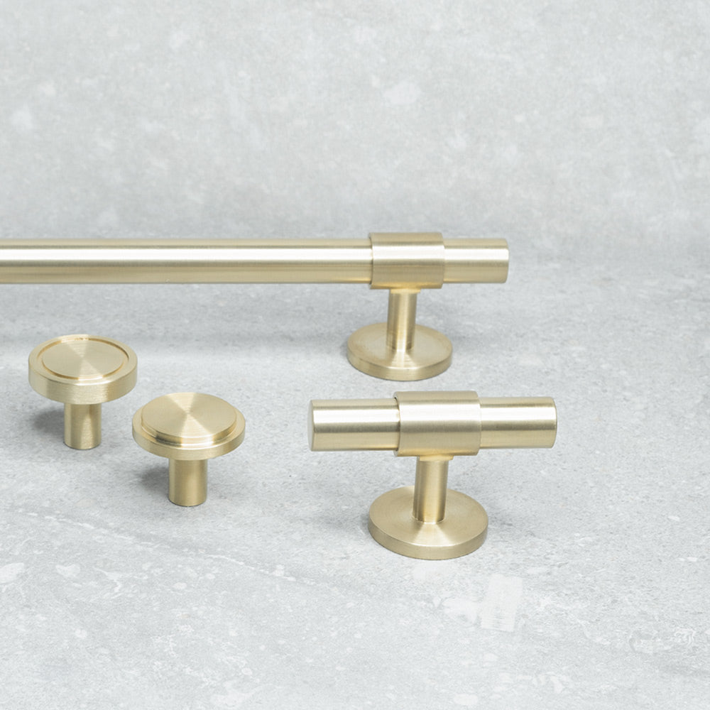 SIGNATURE 30 collection in Brass / Brass - BRANDT collective luxury hardware