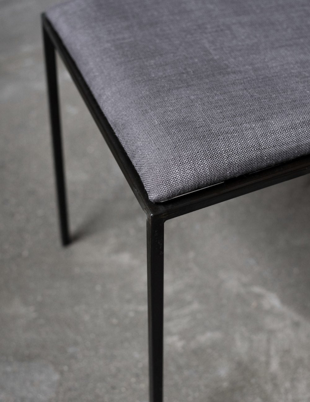 AMASS dining chair - Black metal / Fabric (archive PICK-UP)