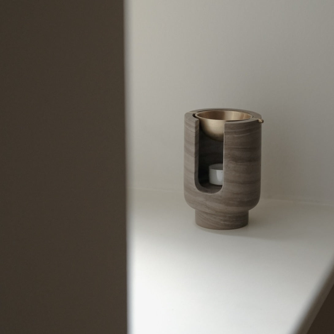 BRANDT Collective AURA Oil Burner in grey marble  Smoke Grey and satin brass bowl