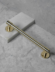 END 30 pull bar handle 192 mm in Polished Brass/Polished Brass. Luxury cabinet hardware made of solid brass by BRANDT Collective. 