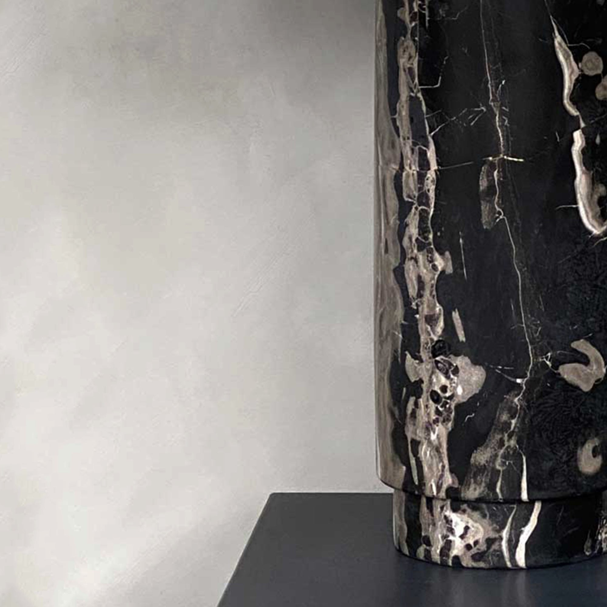 BRANDT Collective AVA table lamp in black marble and beige shade
