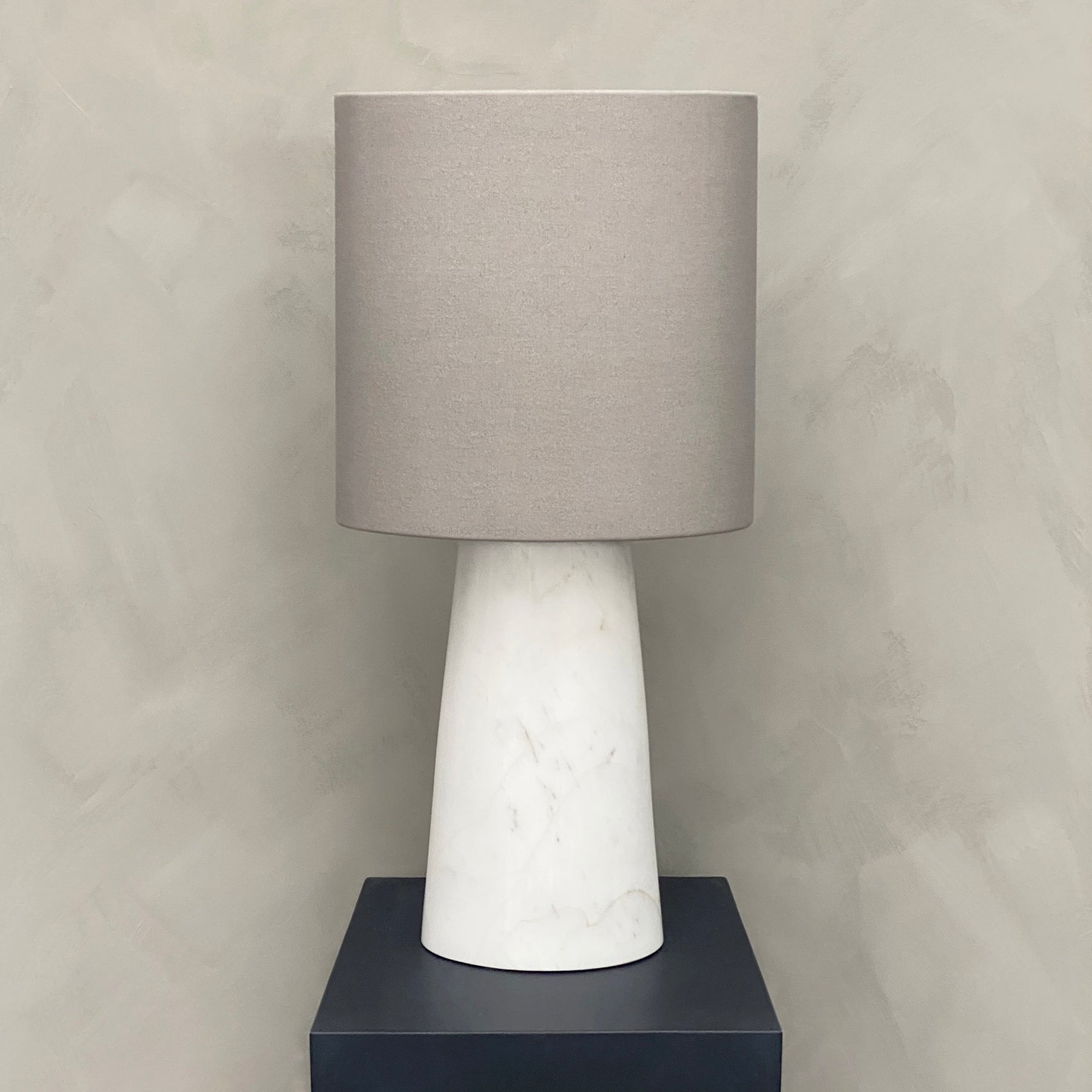 BRANDT Collective table lamp in marble Shaded White and grey shade