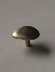 NOBLE knob in brass designet by Julie Brandt f