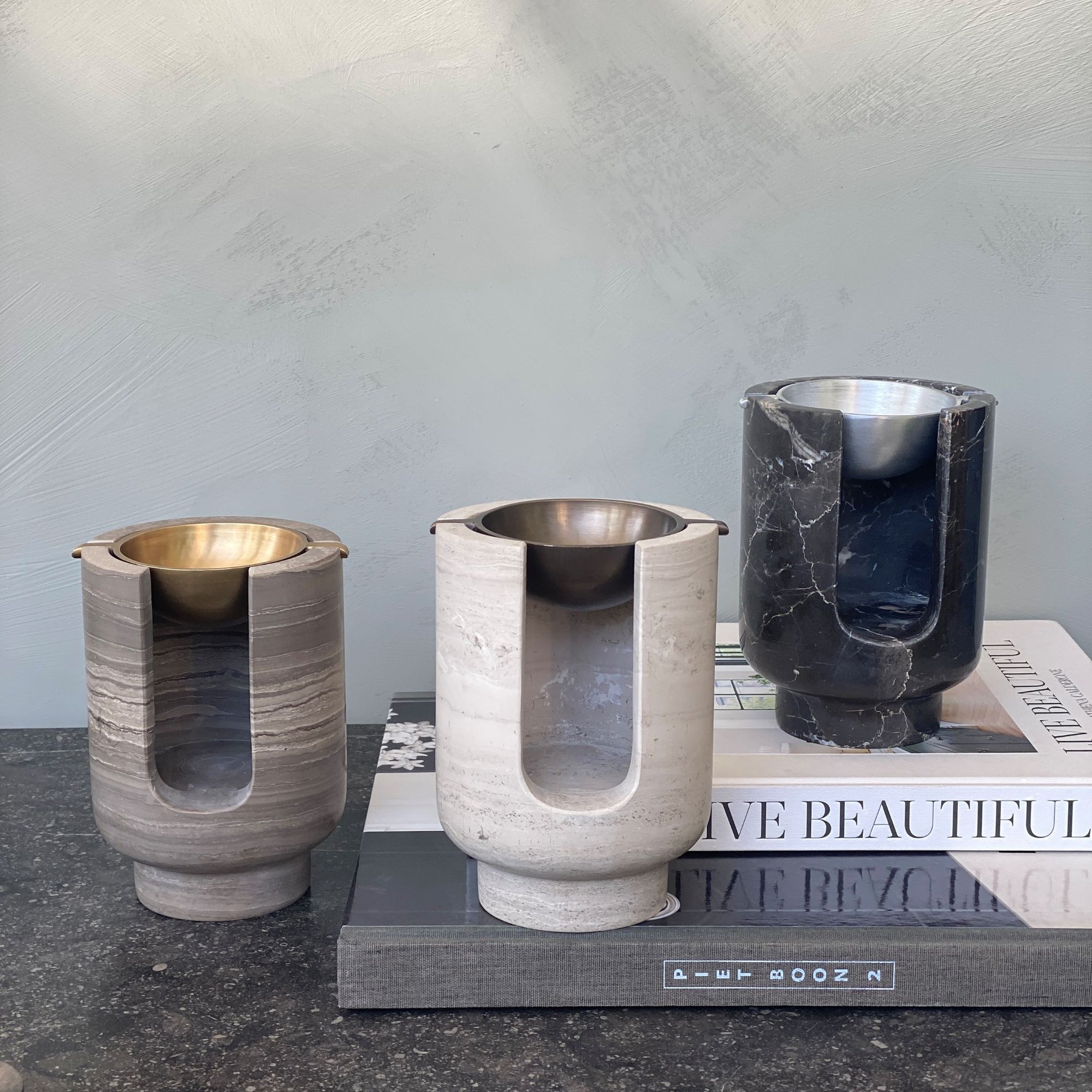 AURA Oil burner from BRANDT Collective in marble Shadow Black and Satin alunimnium bowl