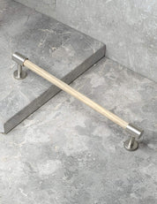 REFINED END pull bar 186 mm in Brushed Nickel/Oak. Modern cabinet hardware made of solid brass by BRANDT Collective.