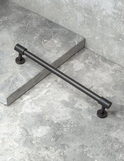  REFINED END pull bar 186 mm in Nearly Black/Nearly Black. Modern cabinet hardware made of solid brass by BRANDT Collective.