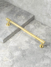 REFINED END pull bar 186 mm in Polished Brass/Polished Brass. Modern cabinet hardware made of solid brass by BRANDT Collective.