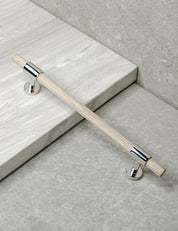 SIGNATURE slim pull bar 182 mm in Polished Nickel/Oak. Modern cabinet hardware made of solid brass by BRANDT Collective.