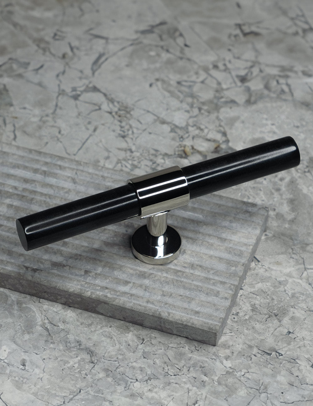 SIGNATURE 20 T-bar 113 mm in polished nickel and black horn by BRANDT Collective luxury cabinet hardware