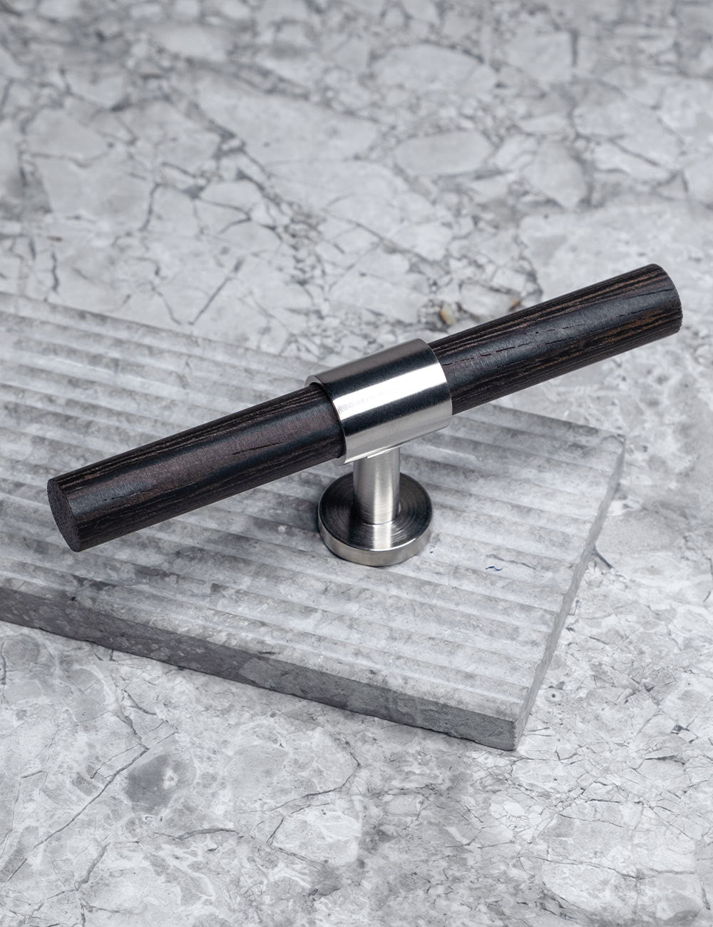 SIGNATURE 20 T-bar handle 156 mm in Brushed Nickel/Wenge. Luxury cabinet hardware made of solid brass by BRANDT Collective. 