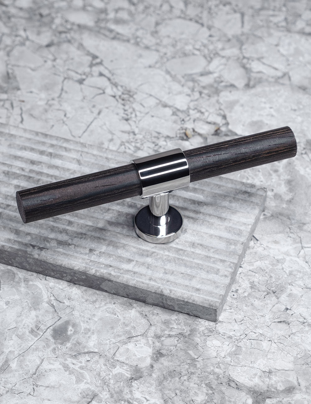 SIGNATURE 20 T-bar handle 156 mm in Polished Nickel/Wenge. Luxury cabinet hardware made of solid brass by BRANDT Collective. 