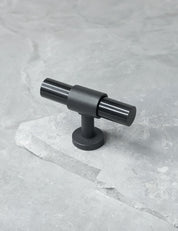 SIGNATURE 20 T-bar handle 60 mm in Nearly Black/Black Horn. Luxury kitchen hardware made of solid brass by BRANDT Collective.