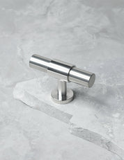 SIGNATURE 20 T-bar handle 60 mm in Brushed Nickel/Brushed Nickel. Luxury kitchen hardware made of solid brass by BRANDT Collective. 