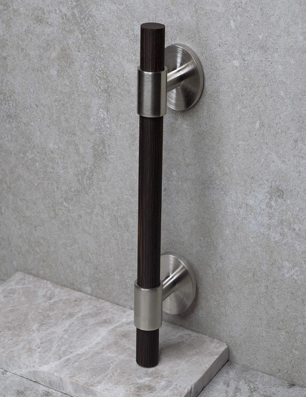 SIGNATURE 30 Pull bar handle 156 mm in Brushed Nickel/Wenge. Luxury cabinet hardware made of solid brass by BRANDT Collective.