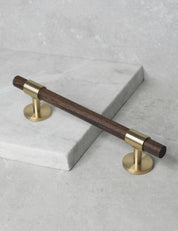 SIGNATURE pull bar 188 mm - Brass/Wenge