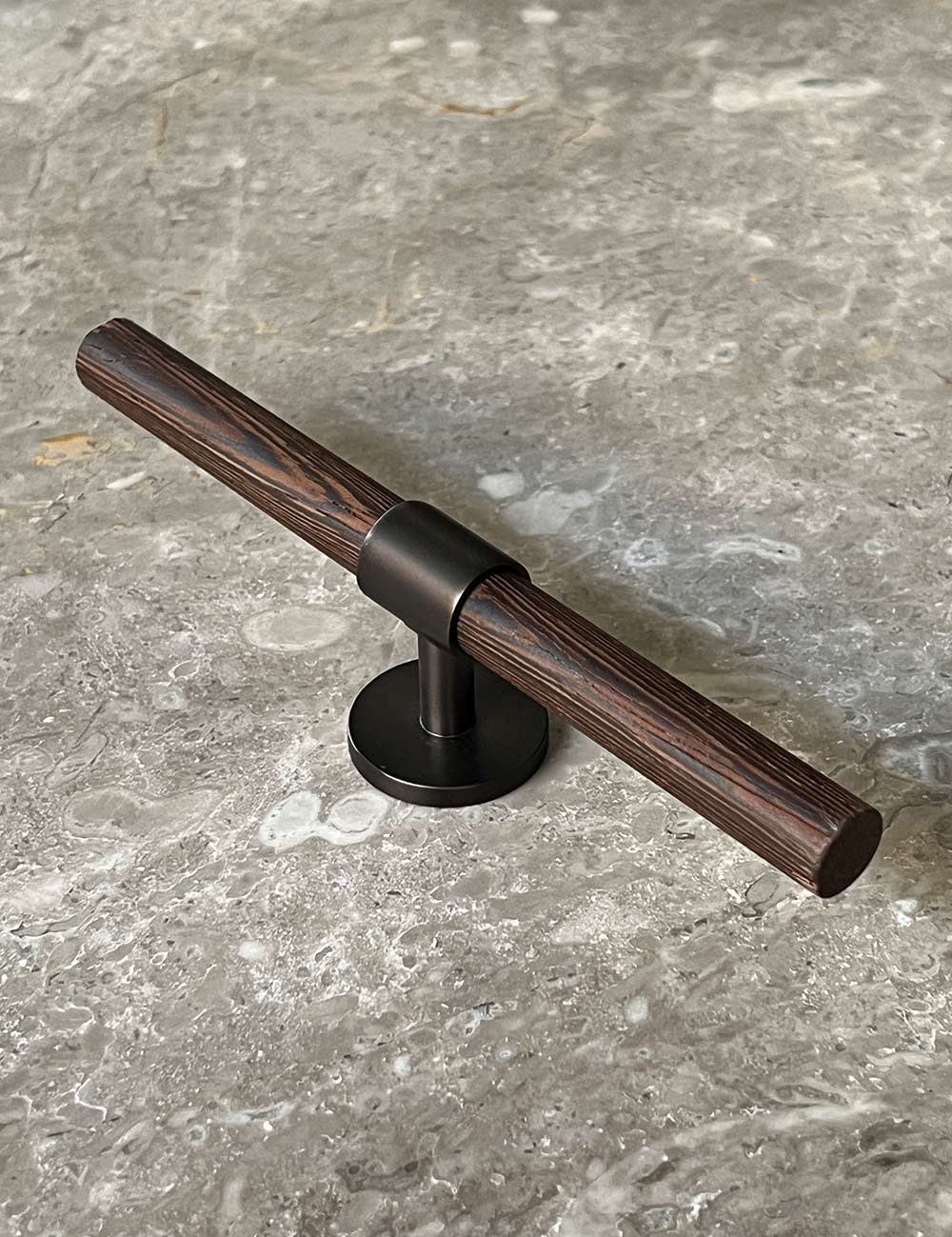 SIGNATURE 30 T-bar handle 156 mm in Burnished Brass/Wenge. Luxury cabinet hardware made of solid brass by BRANDT Collective. 
