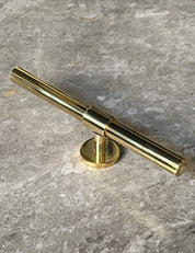 SIGNATURE 30 T-bar handle 156 mm in Polished Brass/Polished Brass. Luxury cabinet hardware made of solid brass by BRANDT Collective.