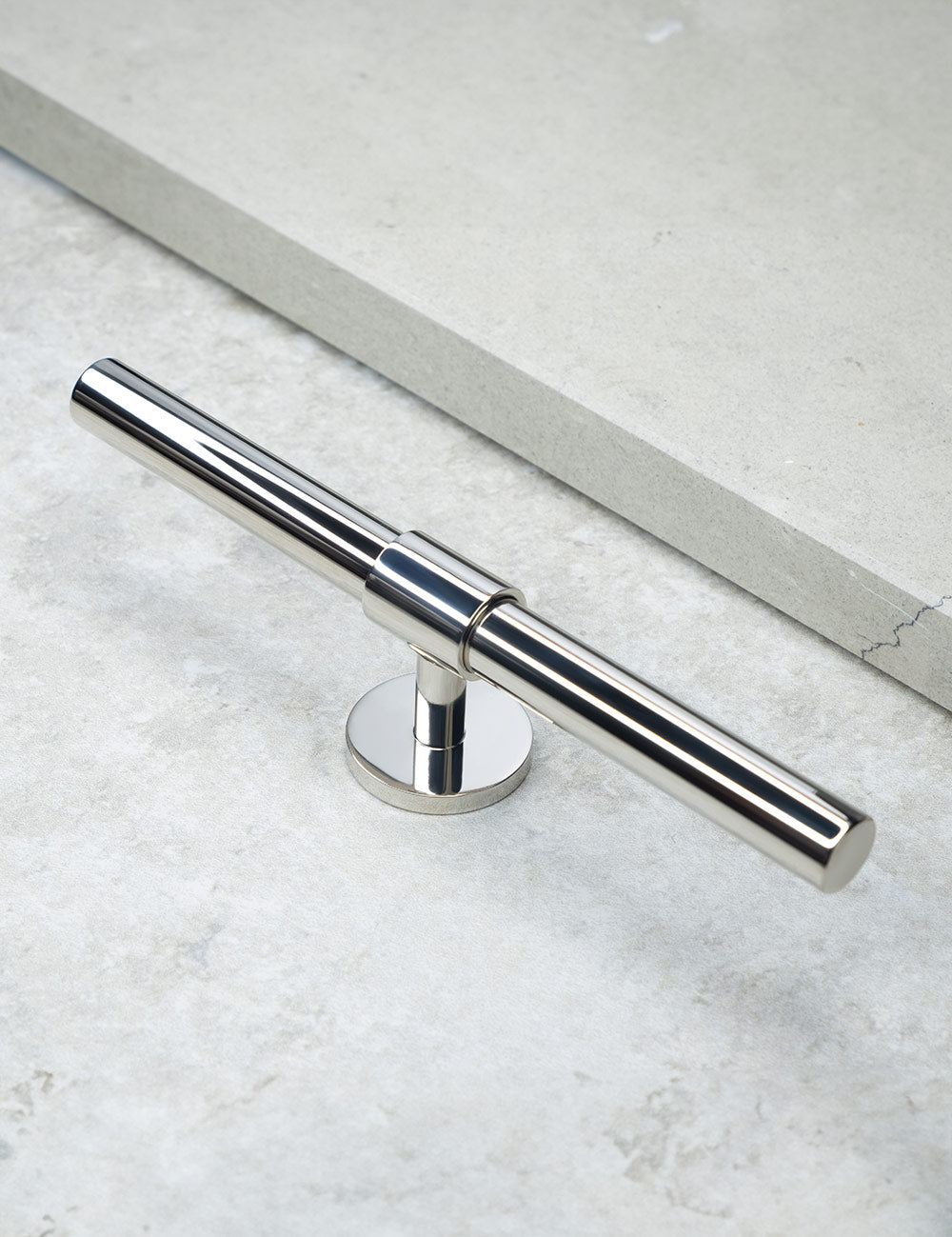 SIGNATURE 30 T-bar handle 156 mm in Polished Nickel/Polished Nickel. Luxury cabinet hardware made of solid brass by BRANDT Collective. 