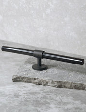 SIGNATURE 30 T-bar 188mm in Nearly Black/Black Horn. Luxury cabinet hardware made of solid brass by BRANDT Collective.