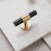 SIGNATURE 30 T-bar handle 60 mm in Brushed Brass/Black Horn. Luxury kitchen hardware made of solid brass by BRANDT Collective.