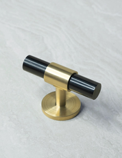 SIGNATURE T-bar 60 mm - Brass/Black Horn