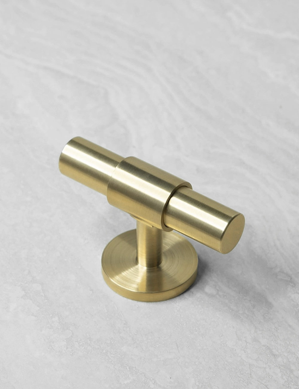 Satin Brass. Luxury kitchen hardware made of solid brass by BRANDT Collective.