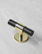 SIGNATURE 30 T-bar 60 mm in Polished Brass/Black Horn. Luxury kitchen hardware made of solid brass by BRANDT Collective.