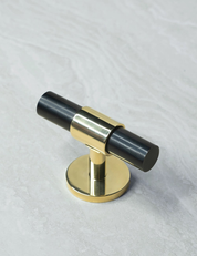 SIGNATURE T-bar 60 mm - Polished Brass/Black Horn