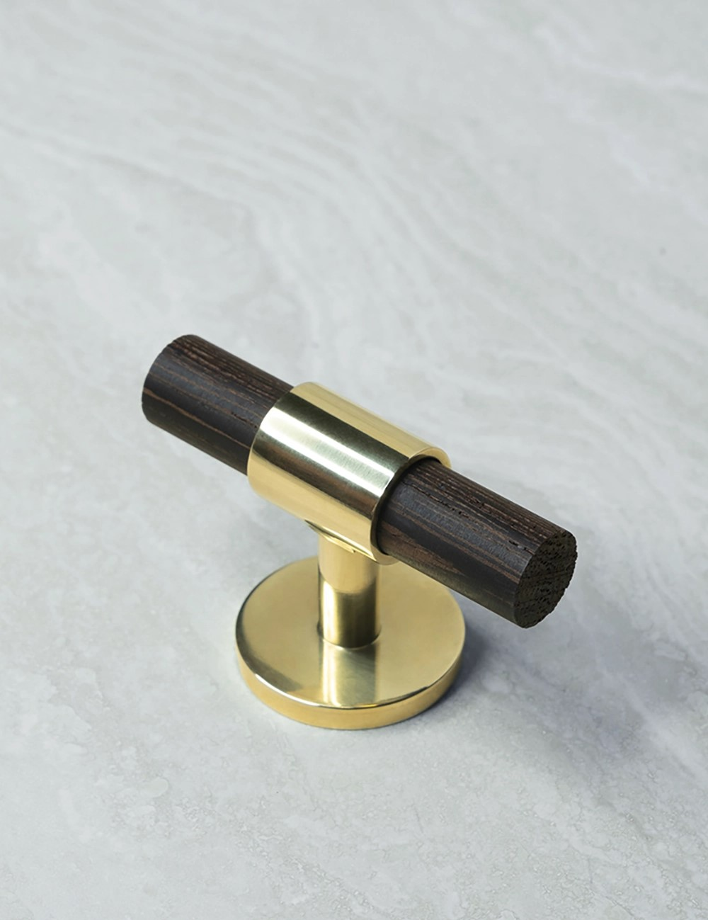 SIGNATURE-30-T-bar-handle-060mm-Polished-Brass-Wenge_1.png