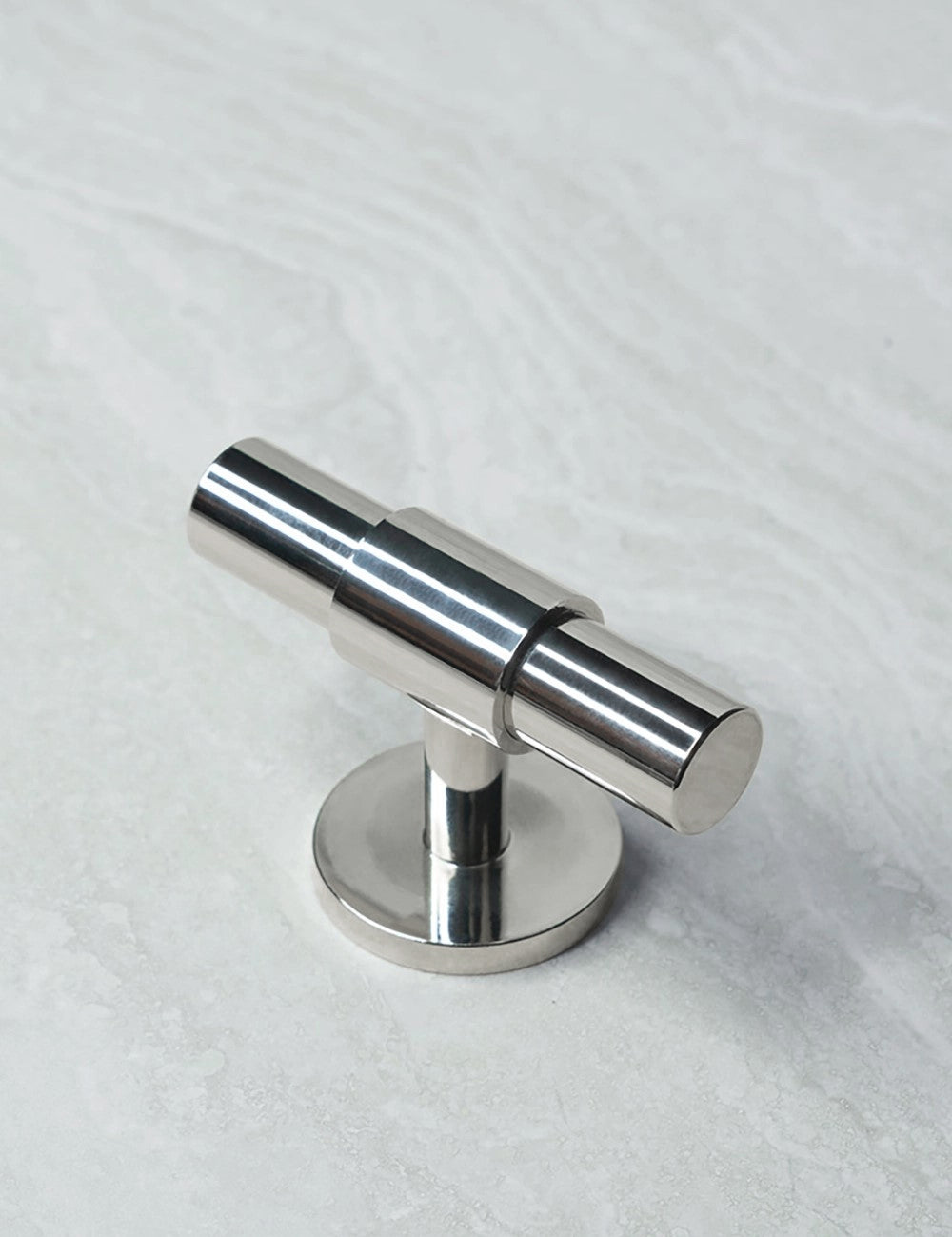 SIGNATURE 30 T-bar 60 mm in Polished Nickel/Polished Nickel. Luxury kitchen hardware made of solid brass by BRANDT Collective.