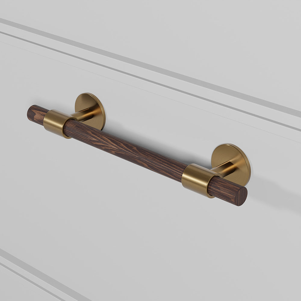 SIGNATURE 30 Pull bar handle 188 mm in Brushed Brass/Wenge. Luxury kitchen hardware made of solid brass by BRANDT Collective.