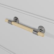 SIGNATURE 30 Pull bar handle 188 mm in Brushed Nickel/Oak. Luxury kitchen hardware made of solid brass by BRANDT Collective.