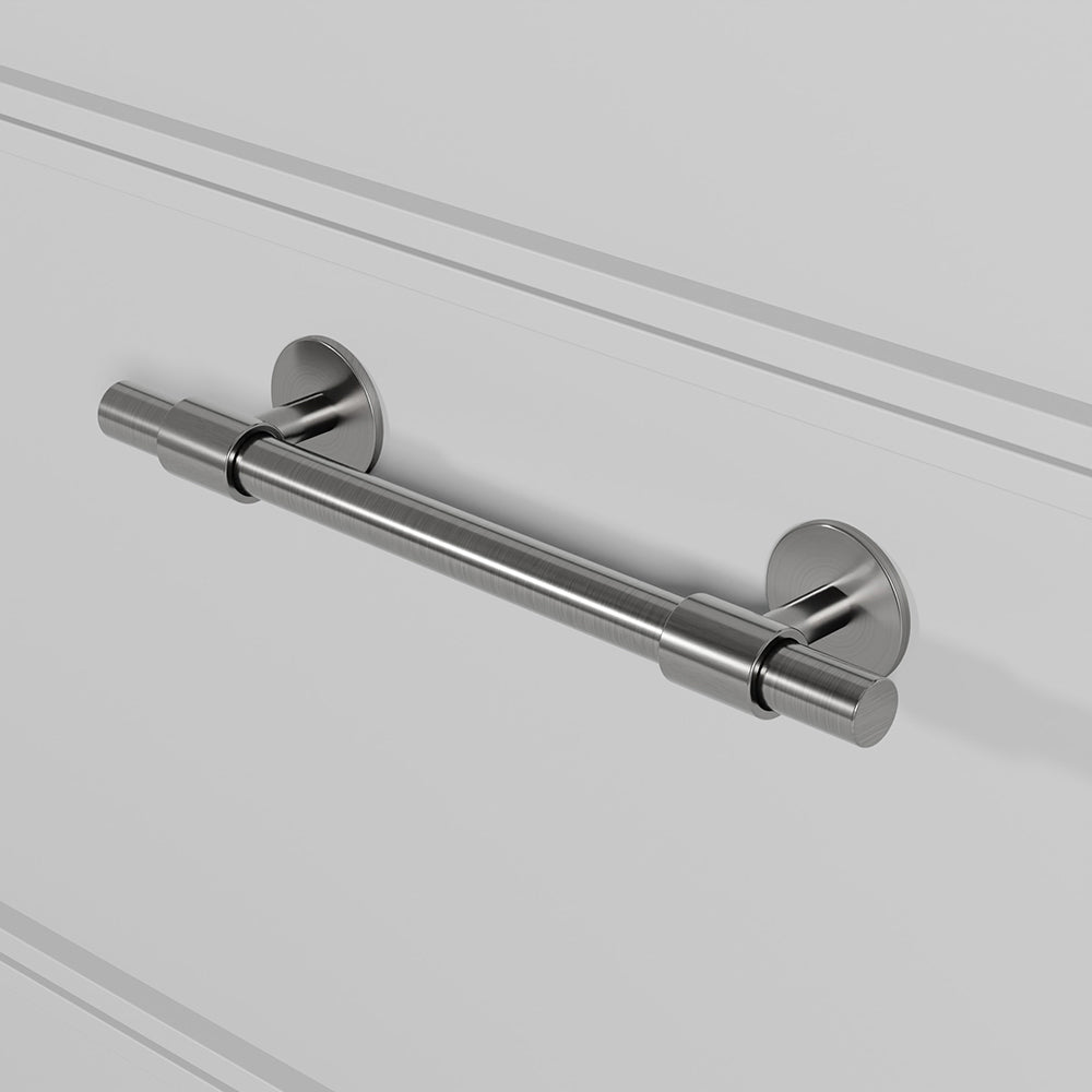 SIGNATURE 30 Pull bar handle 188 mm in Brushed Nickel/Brushed Nickel. Luxury kitchen hardware made of solid brass by BRANDT Collective.