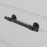 SIGNATURE 30 Pull bar handle 188 mm in Nearly Black/Nearly Black. Luxury kitchen hardware made of solid brass by BRANDT Collective.