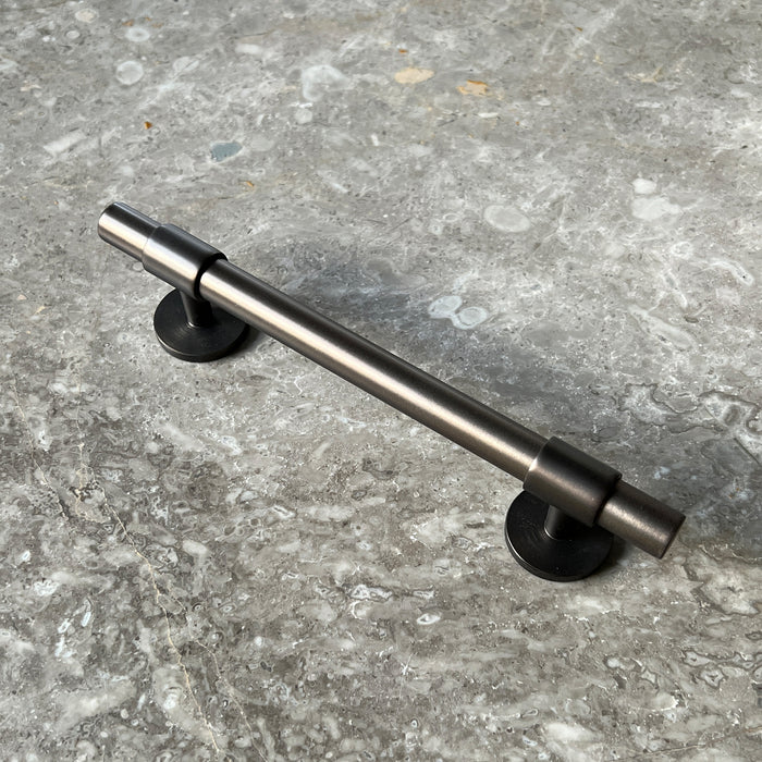 BRANDT Collective hardware pull bar handle THE SIDE in burnished brass