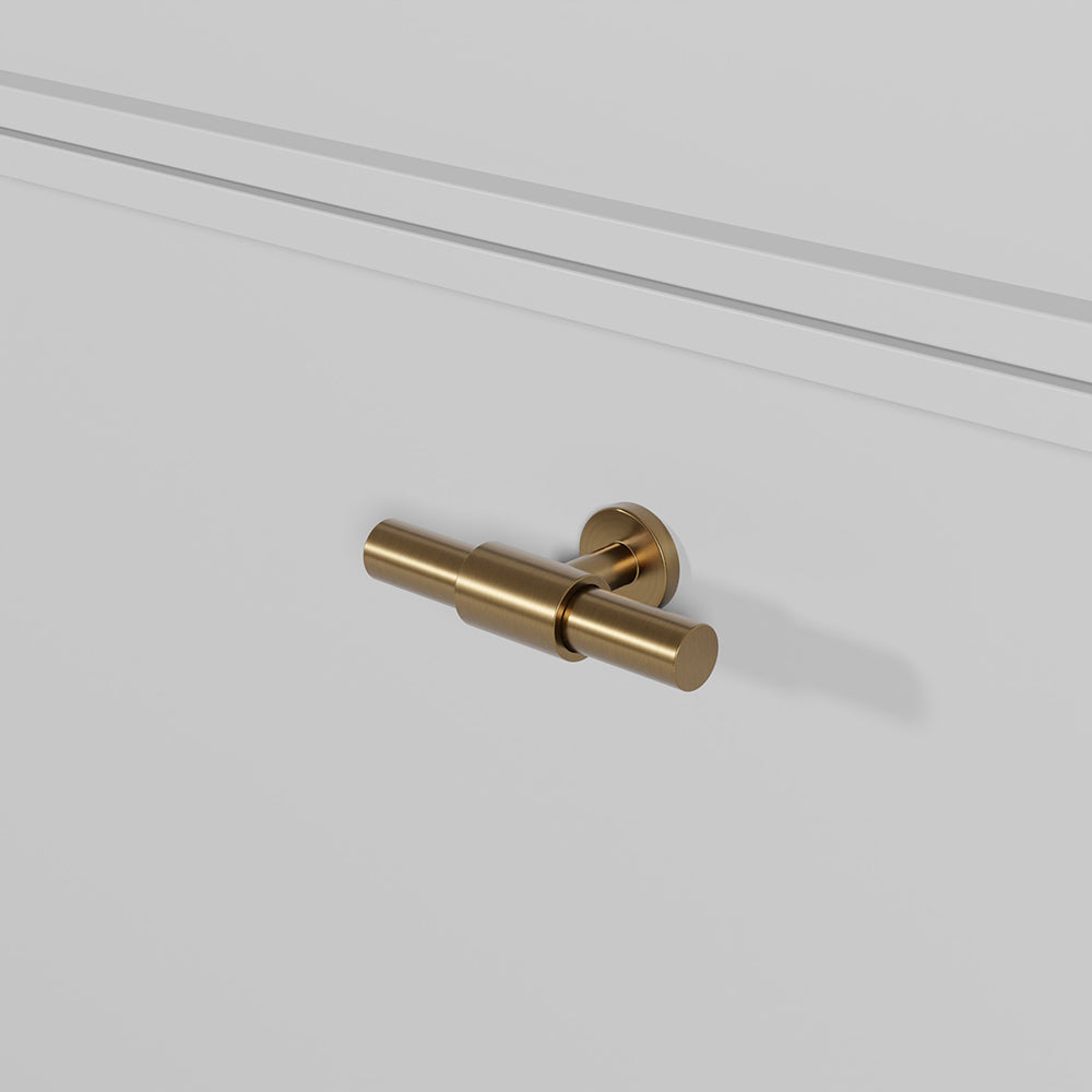 REFINED T-bar handle 54 mm in Brushed Brass/Brushed Brass. Elegant kitchen hardware made of solid brass by BRANDT Collective.